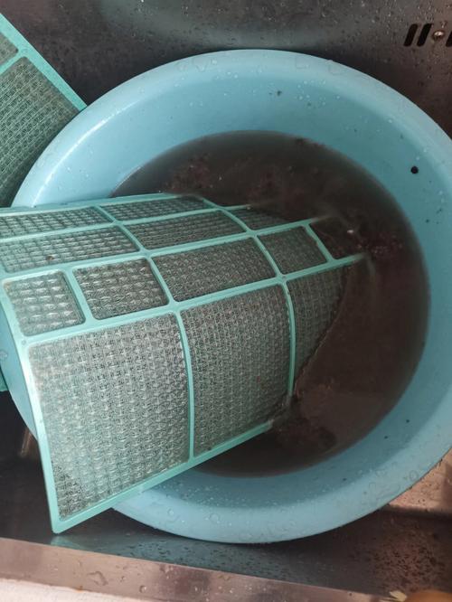 新澳门2025最新款免费和男子洗空调捅到鼠窝与男子洗空调捅到鼠窝了