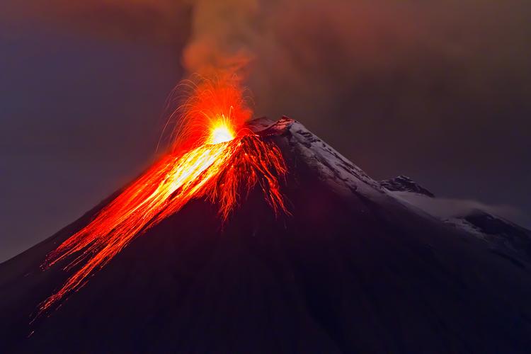 2025澳门天天开好彩大全46期和火山喷发时游客急逃与火山喷发急救